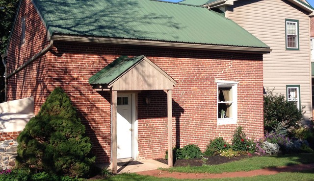 Guest House on Picturesque Farm Near Shady Maple Smorgasbord