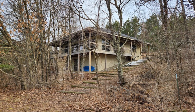 Guest house on secluded 120 acre property minutes from Chain 0' Lakes