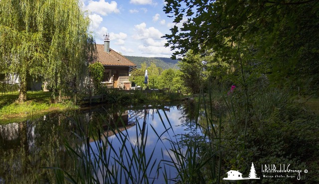 Guest house on the edge of the forest by a lake and valley views