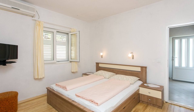 Guest House Oreb - One Bedroom Apt with Terrace and Sea View