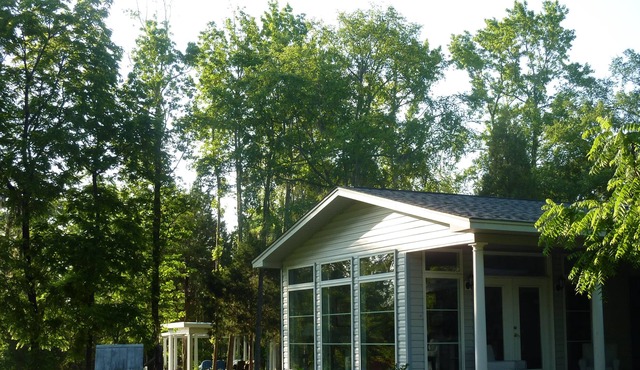 Guest House .Remote Luxurious living, Driving Range & swimming pool