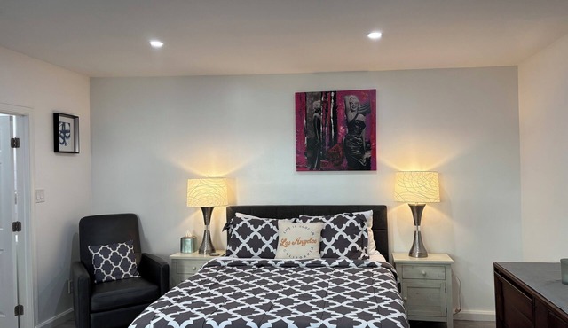 Guest House-Studio- RemodelWestside Location! In our family 50 Years as a rental