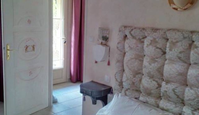 Guest House 'Suite Confort' with Private Terrace, Shared Garden and Wi-Fi