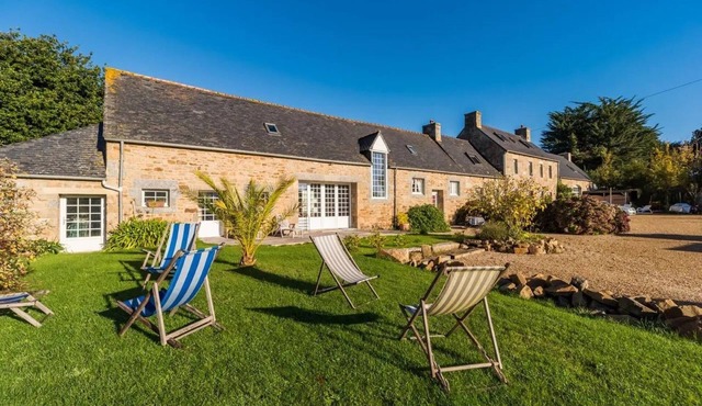 Guest House 'Suite Hermine, 38m2 Rez De Jardin' with Shared Garden and Wi-Fi