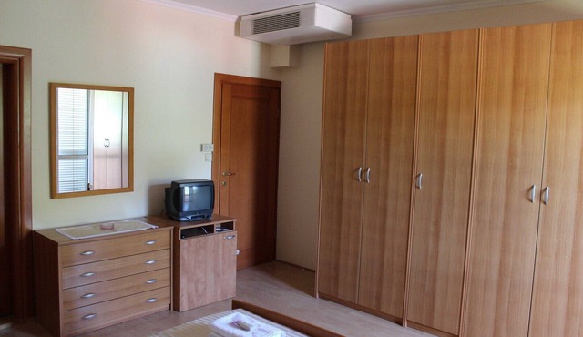 Guest House Villa Anggela - Triple room with Balcony and Garden View