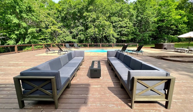 Guest House w/Pool and Hot Tub! 10min away from Lake Norfork!