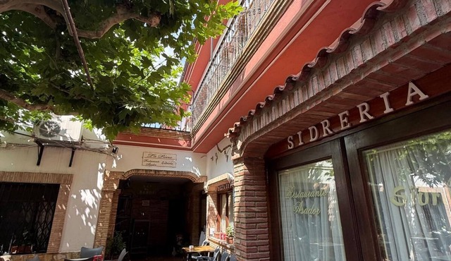 Guest house with 6 rooms with private bathrooms, towels, bed linen, TV,