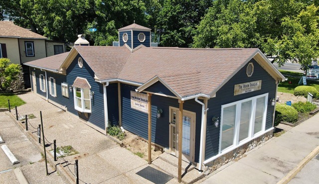 Guest House with a River View, located downtown Hannibal, MO—- No Cleaning Fee