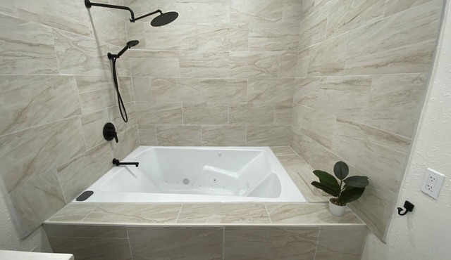 Guest house with big Jacuzzi