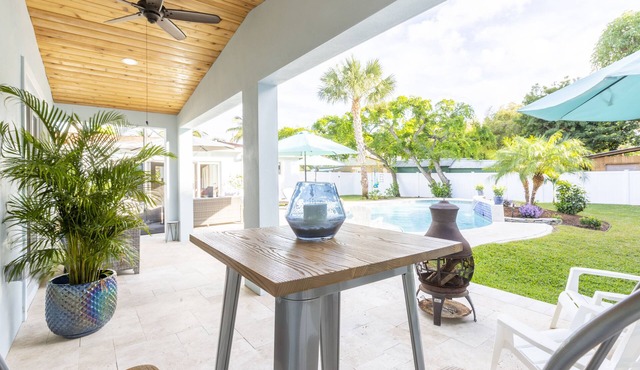 Guest House with Private Yard, Pool, Outdoor Kitchen & Tiki Bar