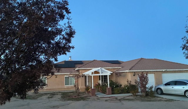 “Guest House with Private Jacuzzi & King Suite”