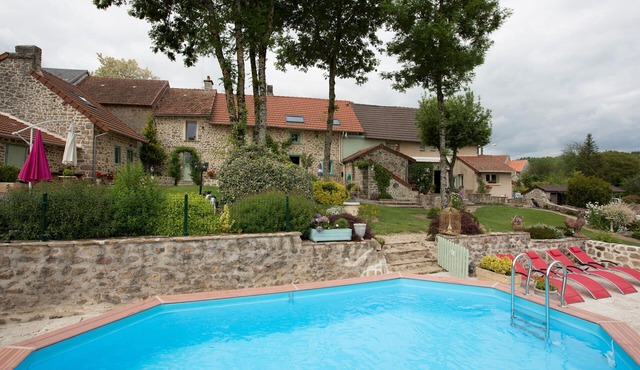 Guest house with swimming pool 3 bedrooms for 6 people see details