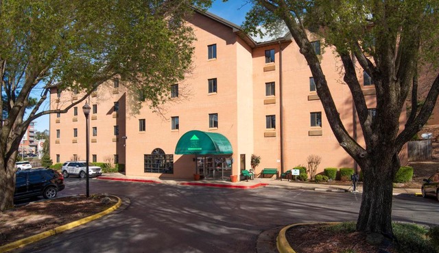 Guest Inn & Suites - Midtown Medical Center