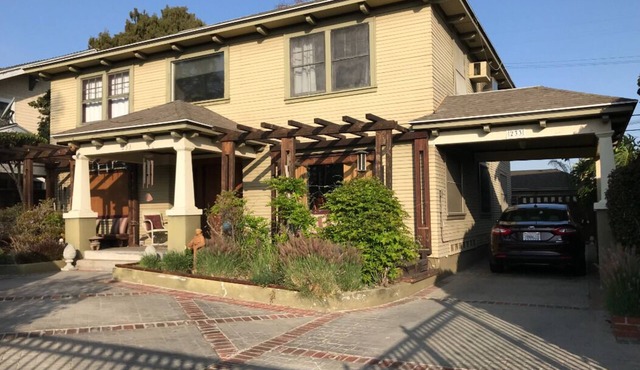 Guest/loft house close to downtown Los Angeles.