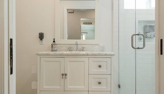 Guest Place in Pasadena w/Private Entrance