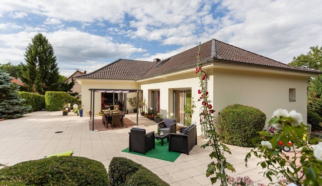 Guest Room “La Rose Trémière” with Shared Terrace, Garden, and Wi-Fi