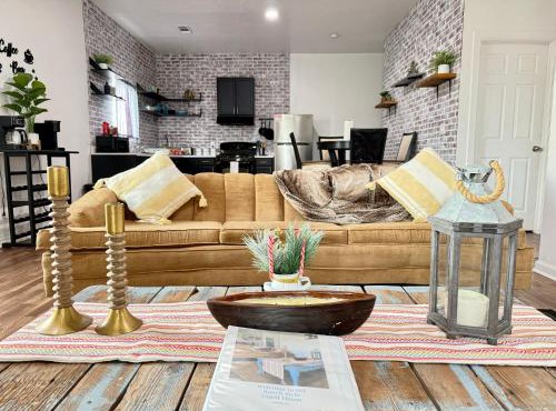 GUEST RANCH HOUSE w POOL access near NATL PARKS