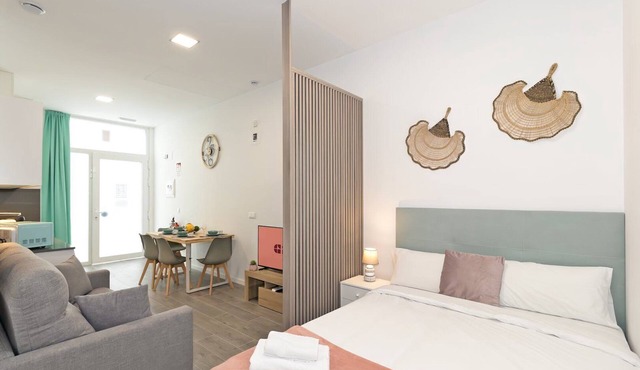 Guest Ready- Modern Apartment near the beach