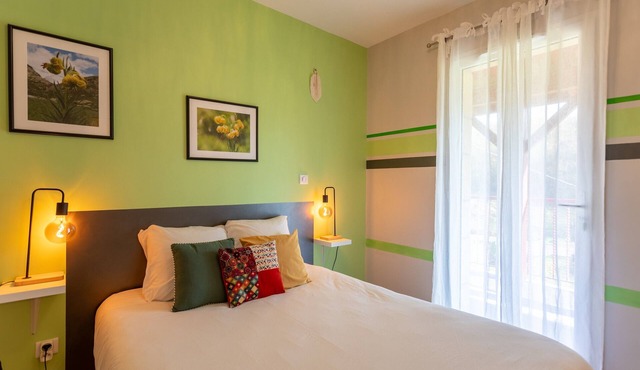 Guest Room "Chambre - Lis": Mountain View, Wi-Fi and Air Conditioning