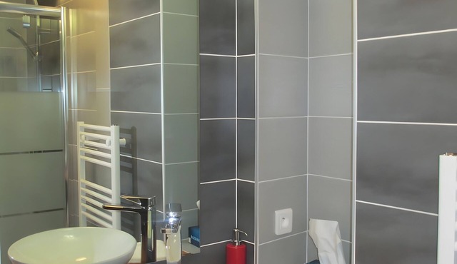 Guest Room 'Room 3 – Coquelicot' with Shared Pool, Communal Terrace and Wi-Fi