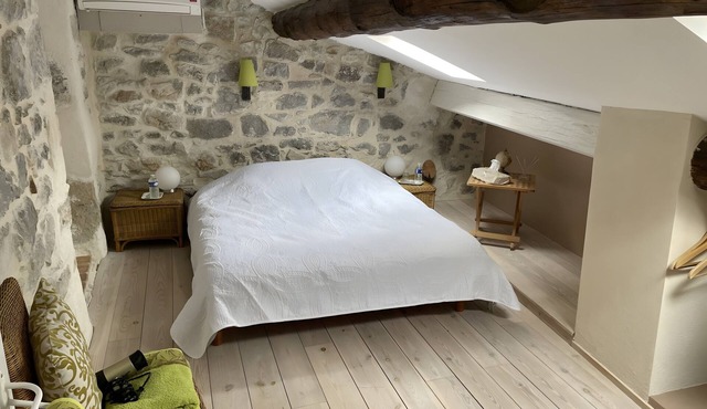 Guest Room "Le Pigeonnier" with Shared Pool, Wi-Fi, and Air Conditioning