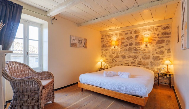 Guest Room “La Clède” with Shared Pool, Wi-Fi, and Air Conditioning