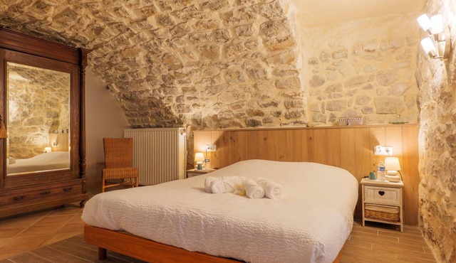 Guest Room “La Charbonnière - Suite” with Shared Pool, Terrace and Wi-Fi