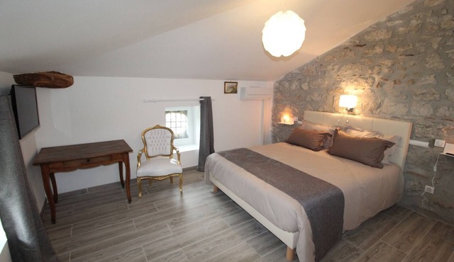 Guest Room 'Marie' with Shared Pool, Wi-Fi, and Air Conditioning