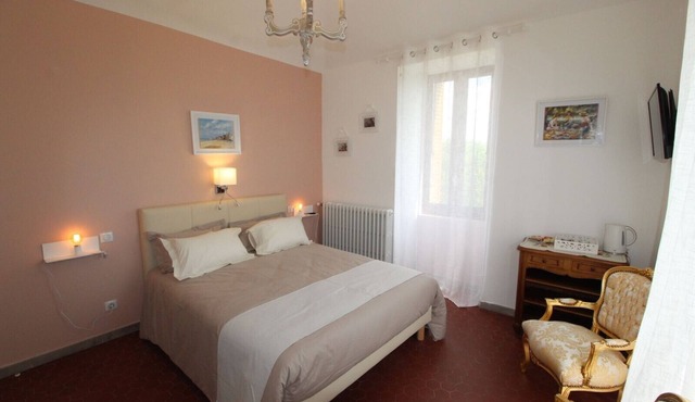 Guest Room 'Chambre Elea' with Shared Pool, Wi-Fi, and Air Conditioning