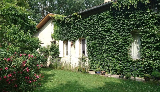 Guest Room "La Lagune" with Shared Terrace, Private Garden and Wi-Fi