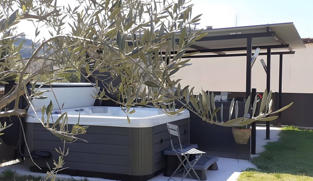 Guest Room 'A L'ombre Des Amandiers - Room 1' with Shared Pool, Communal Garden and Wi-Fi