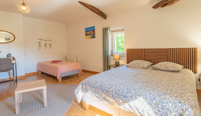 Guest Room Les Capucines – Comfort and Authenticity in Saint-Romain-de-Benet