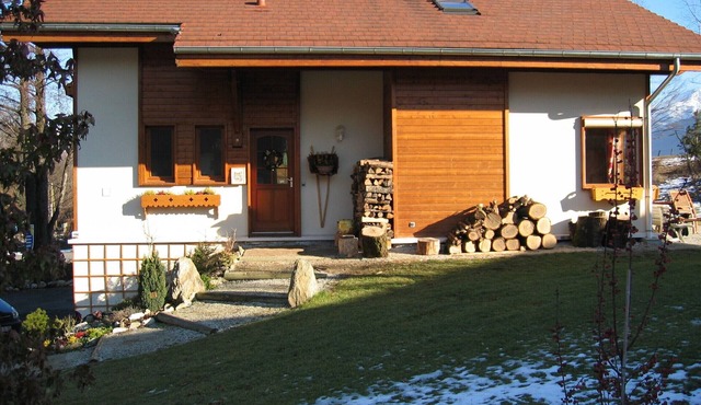 GUEST ROOM 2 PEOPLE IN PRETTY SAVOYARD HOUSE