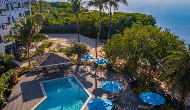Guest Room, 2 Queens, Balcony, Free Parking & 3 Outdoor Pools