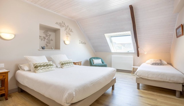 Guest Room 3 of Kerantum with Shared Terrace, Shared Garden, and Wi-Fi