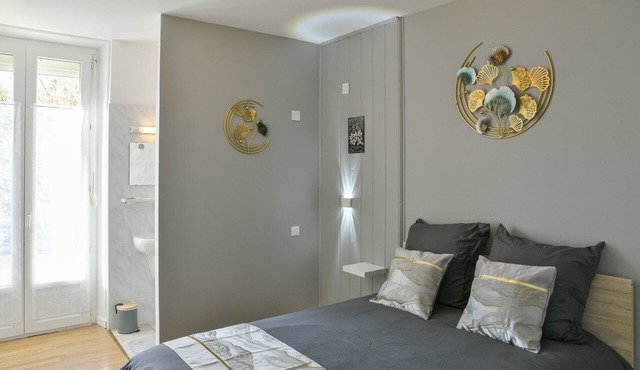 Guest Room 5 with Shared Pool, Garden, and Wi-Fi