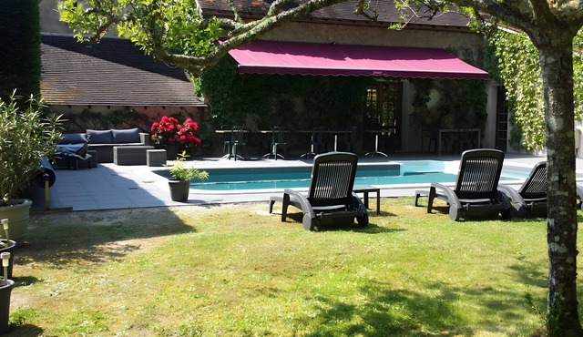 Guest Room “Auberge Marcheroux N°3” with Shared Garden and Wi-Fi