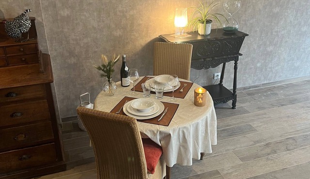 Guest Room “Brimbelle Room with Private Bathroom” – Shared Terrace, Wi-Fi & AC