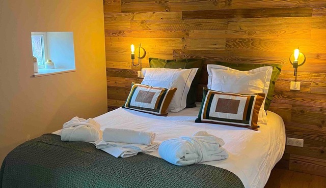 Guest Room “Brimbelle Room with Private Bathroom” – Shared Terrace, Wi-Fi & AC