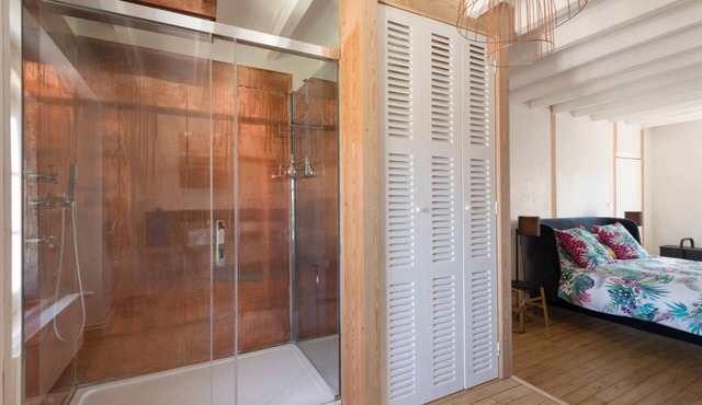 Guest Room “Chambre Cocon” with Shared Terrace and Wi-Fi