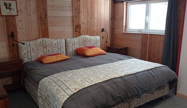 Guest Room 'Chalet Des 3 Pins - Étincelles' with Shared Terrace and Garden