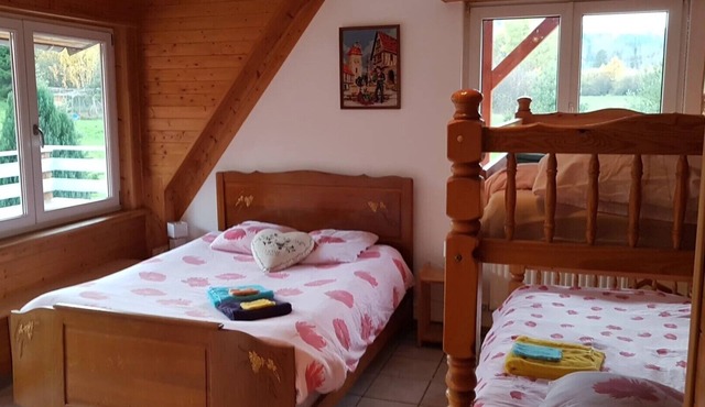 Guest Room "Chalet Des 3 Pins - Lumière" with Mountain View, Shared Terrace and Wi-Fi