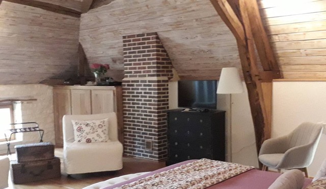 Guest Room 'Chambre Familiale Romarin' with Shared Terrace, Garden, and Wi-Fi