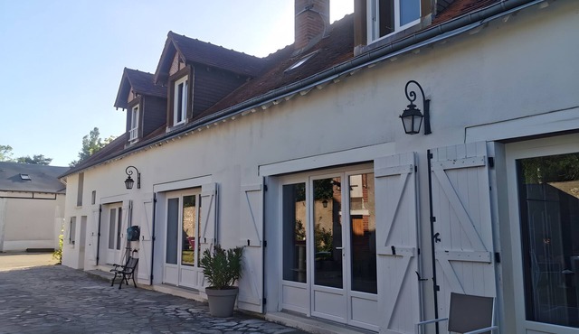 Guest Room 'Chambre Coquelicot - Le Petit Puits' with Shared Garden and Wi-Fi