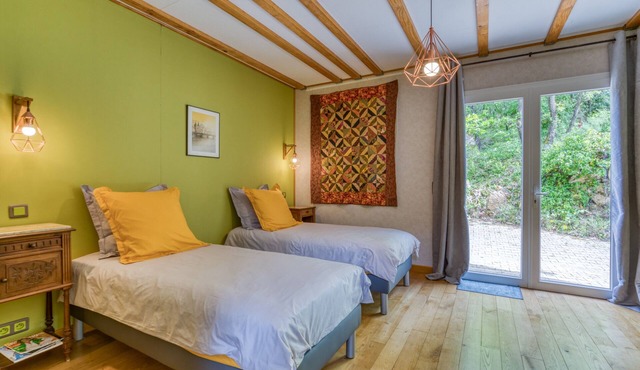 Guest Room 'Chambre En Voyage' with Shared Pool, Terrace and Wi-Fi