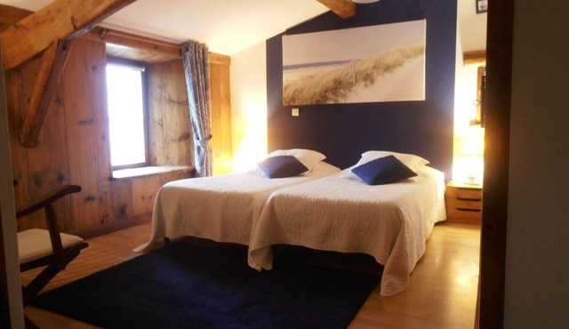 Guest Room "Chambre Rivage" with Shared Terrace, Garden, and Wi-Fi