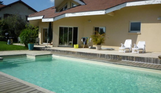 Guest Room 'Chez Brigitte et Sylvain' with Mountain View, Wi-Fi and Air Conditioning