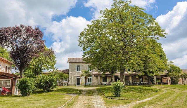 Guest Room 'Emeraude' with Shared Pool, Wi-Fi and Air Conditioning