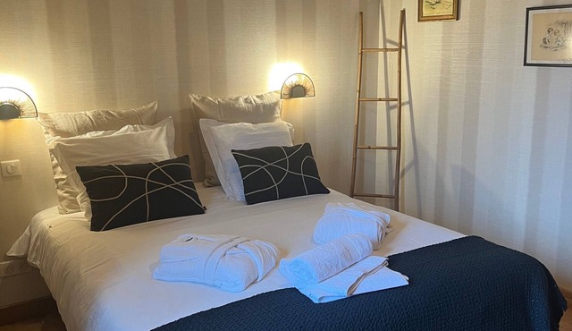 Guest Room “Épicéa” with Private Bathroom, Shared Terrace, Wi-Fi & Air Conditioning