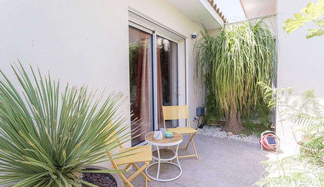 Guest Room 'Esprit Du Sud' with Shared Pool, Wi-Fi and Air Conditioning